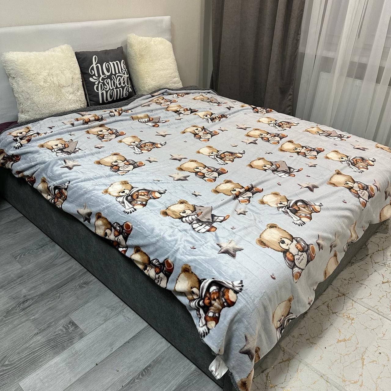 Velour bedspread with leaf pattern