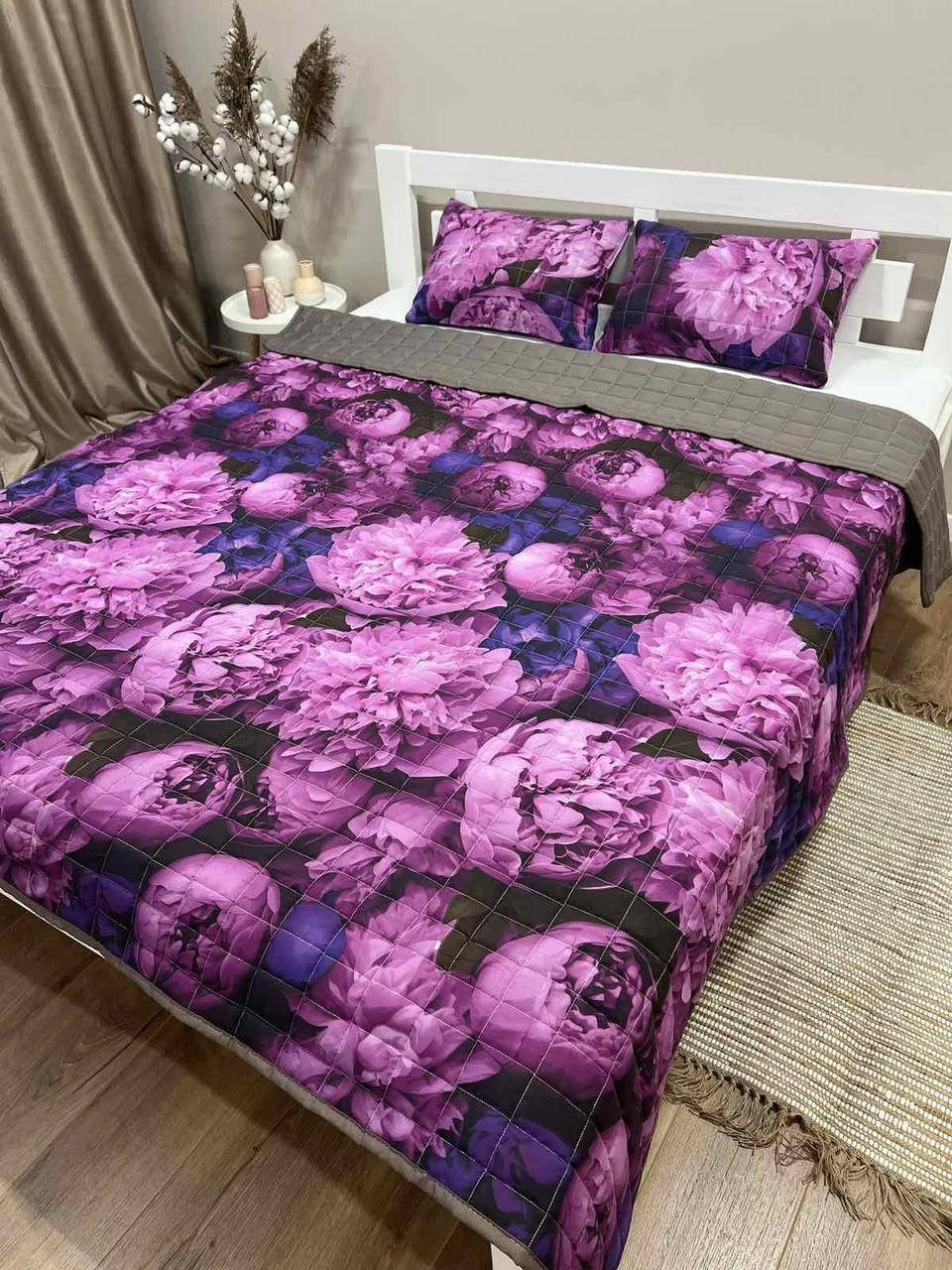 Bedspread with peony patterned pillows