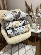 Bedspread with pillows with magnolia flower pattern