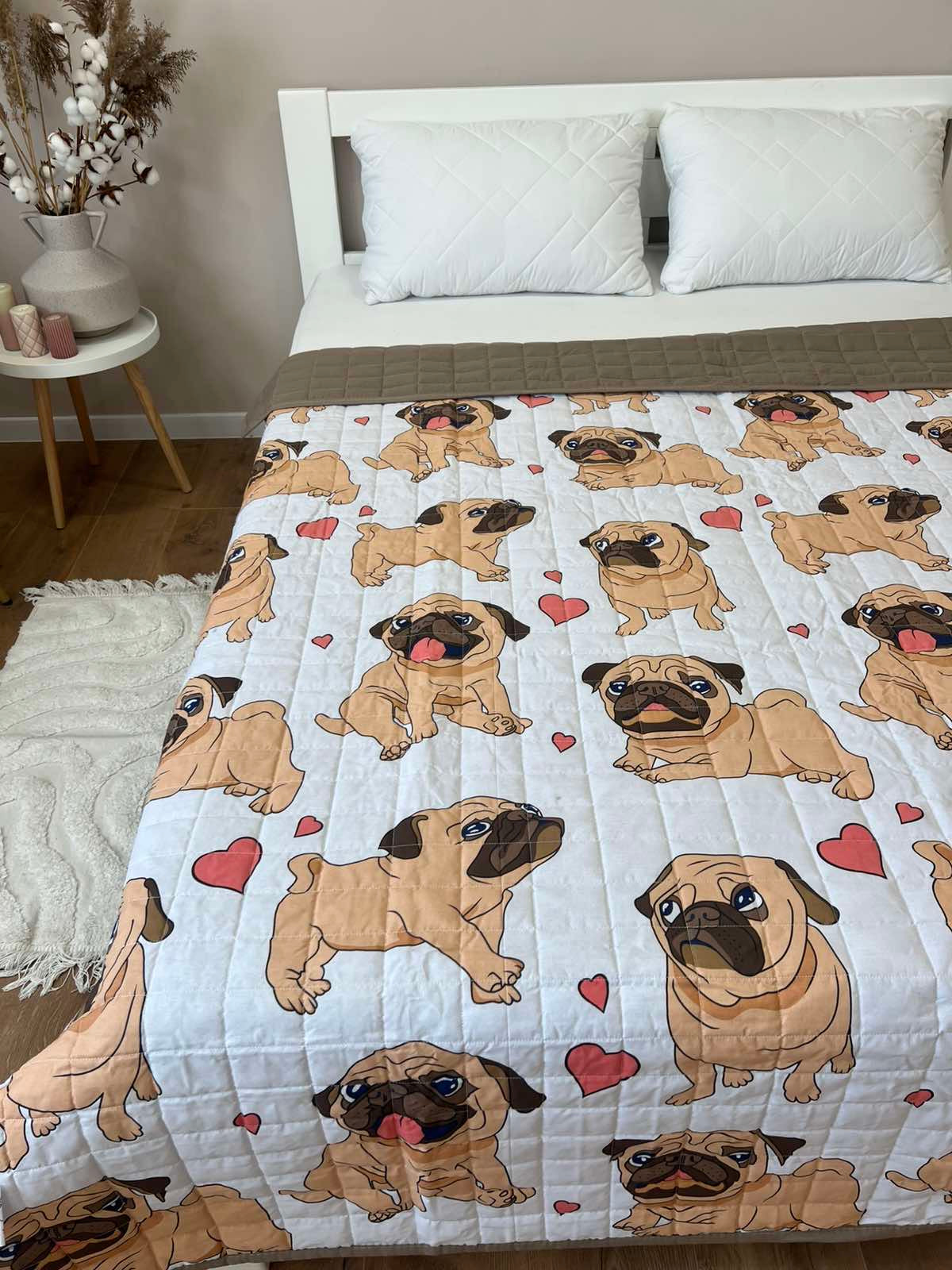 Children's blanket with white pugs