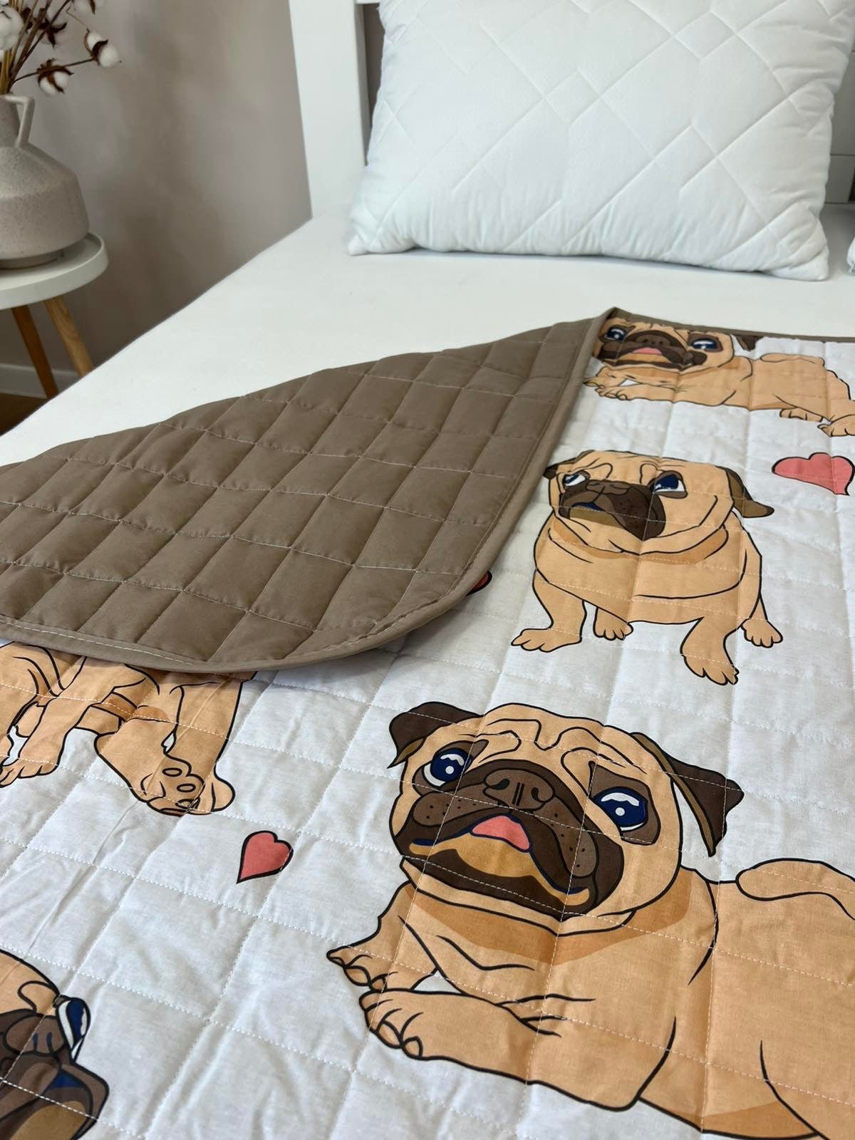 Children's blanket with white pugs