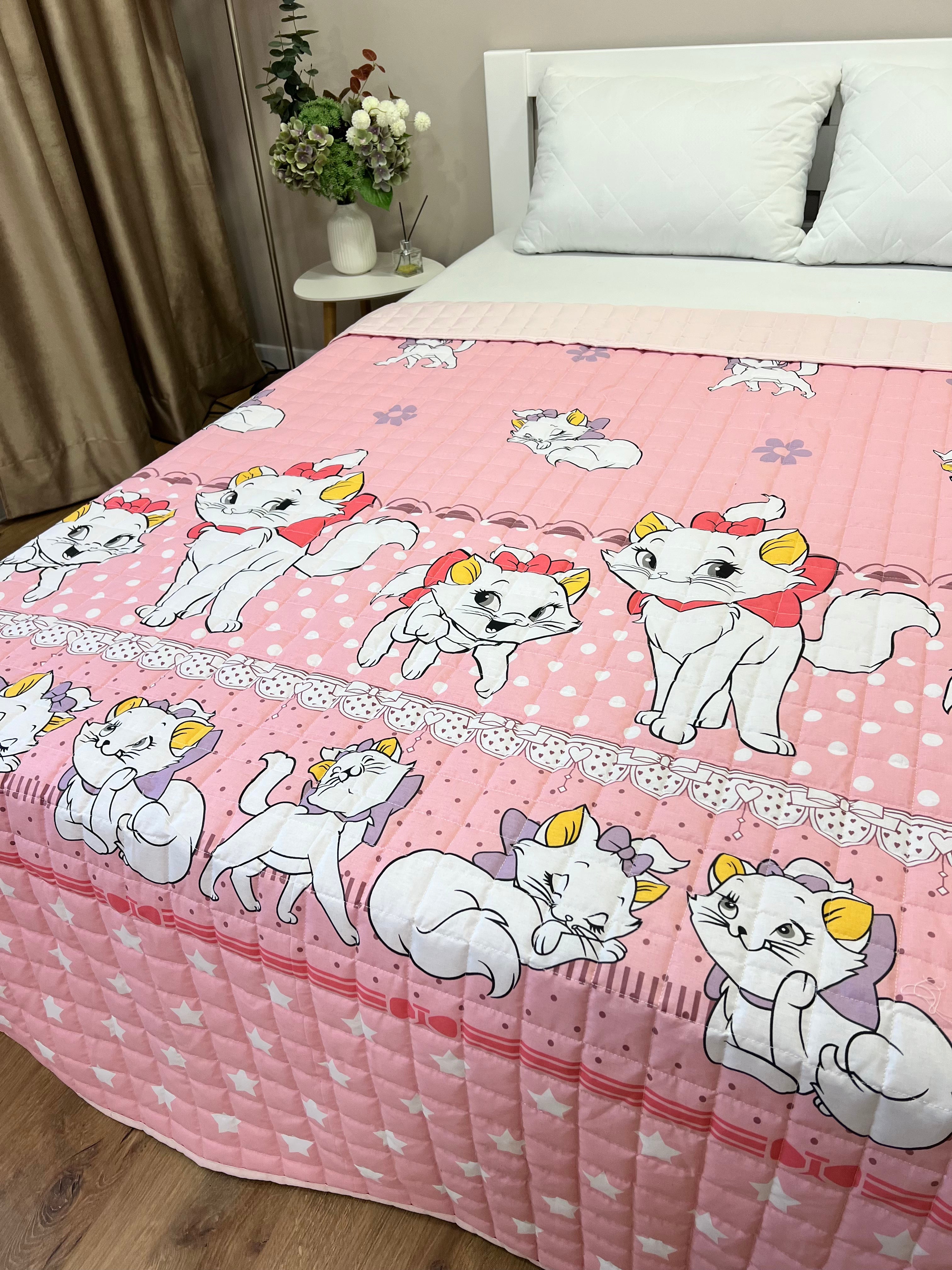 Children's blanket with a cat pattern