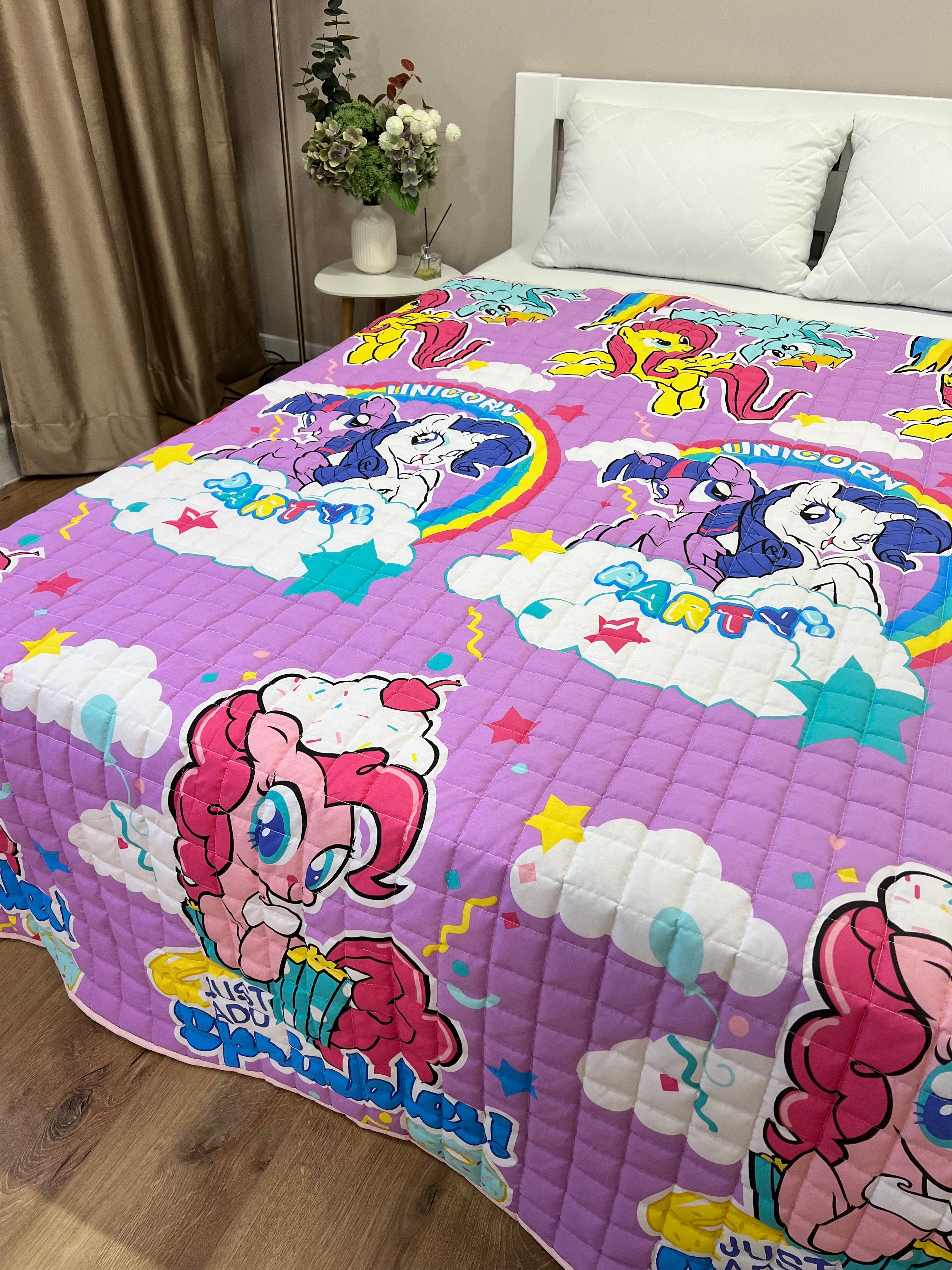 Children's blanket with a unicorn pattern
