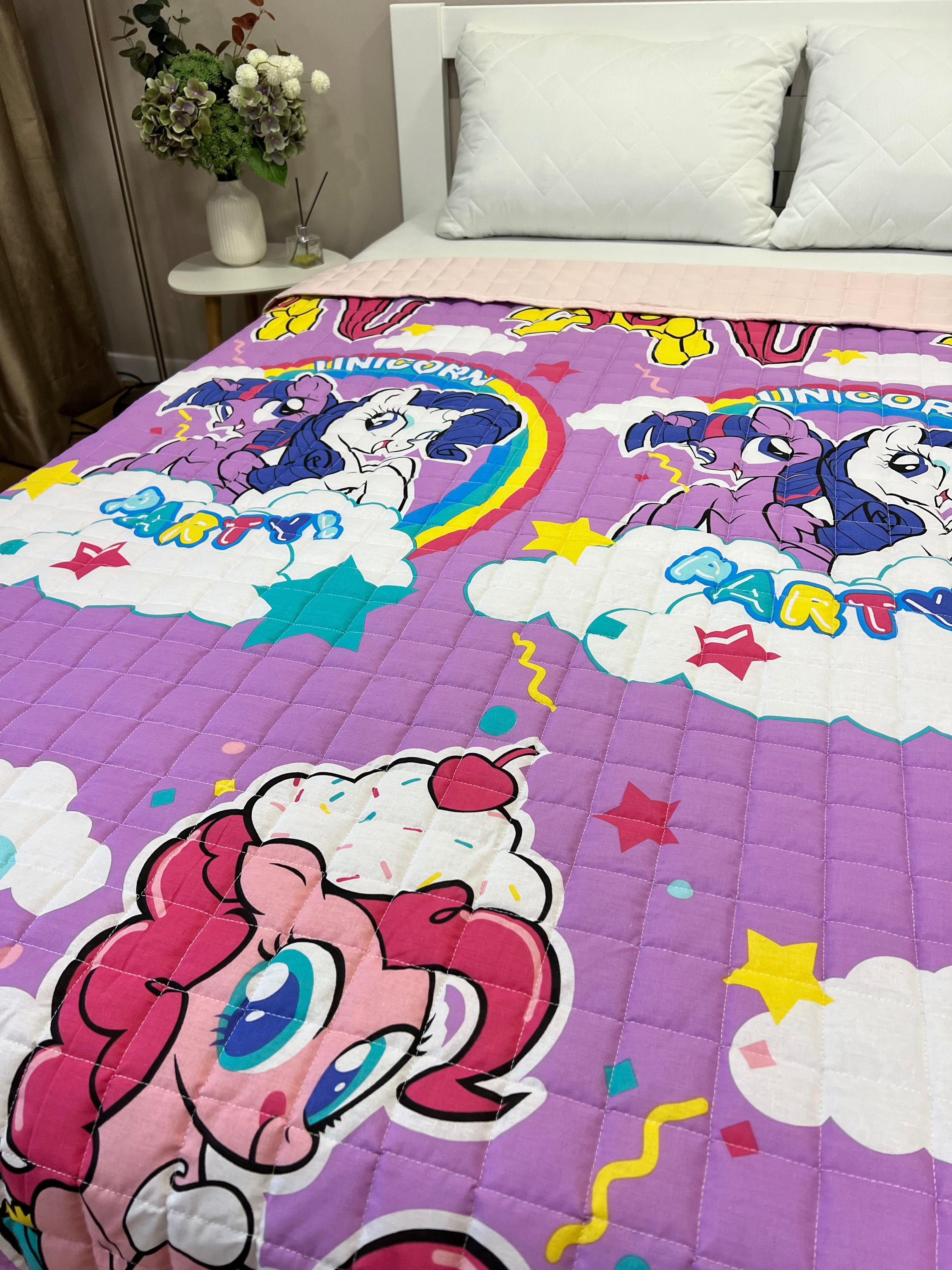 Children's blanket with a unicorn pattern