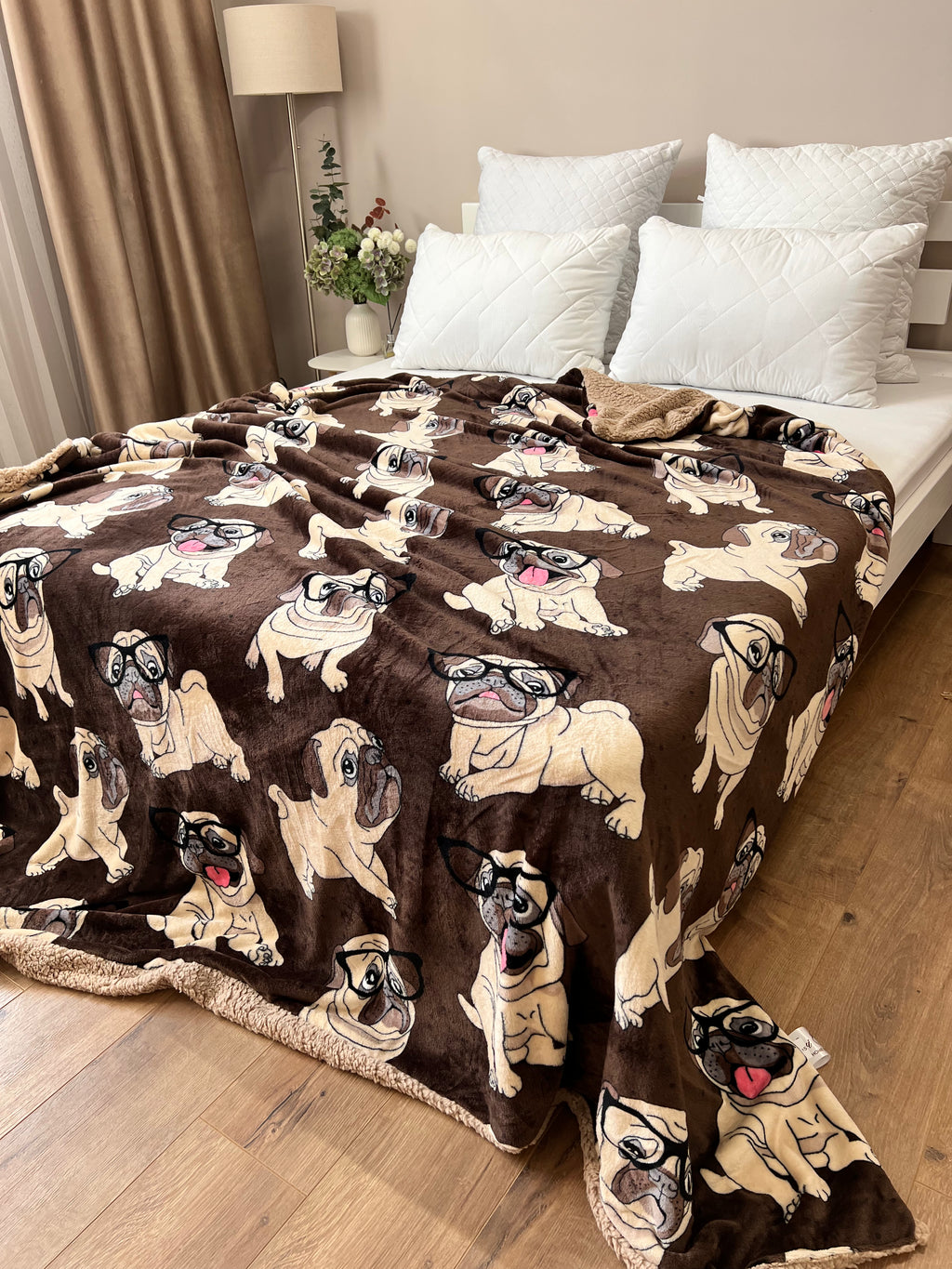 SoftNature плед Velour bedspread with a pug pattern