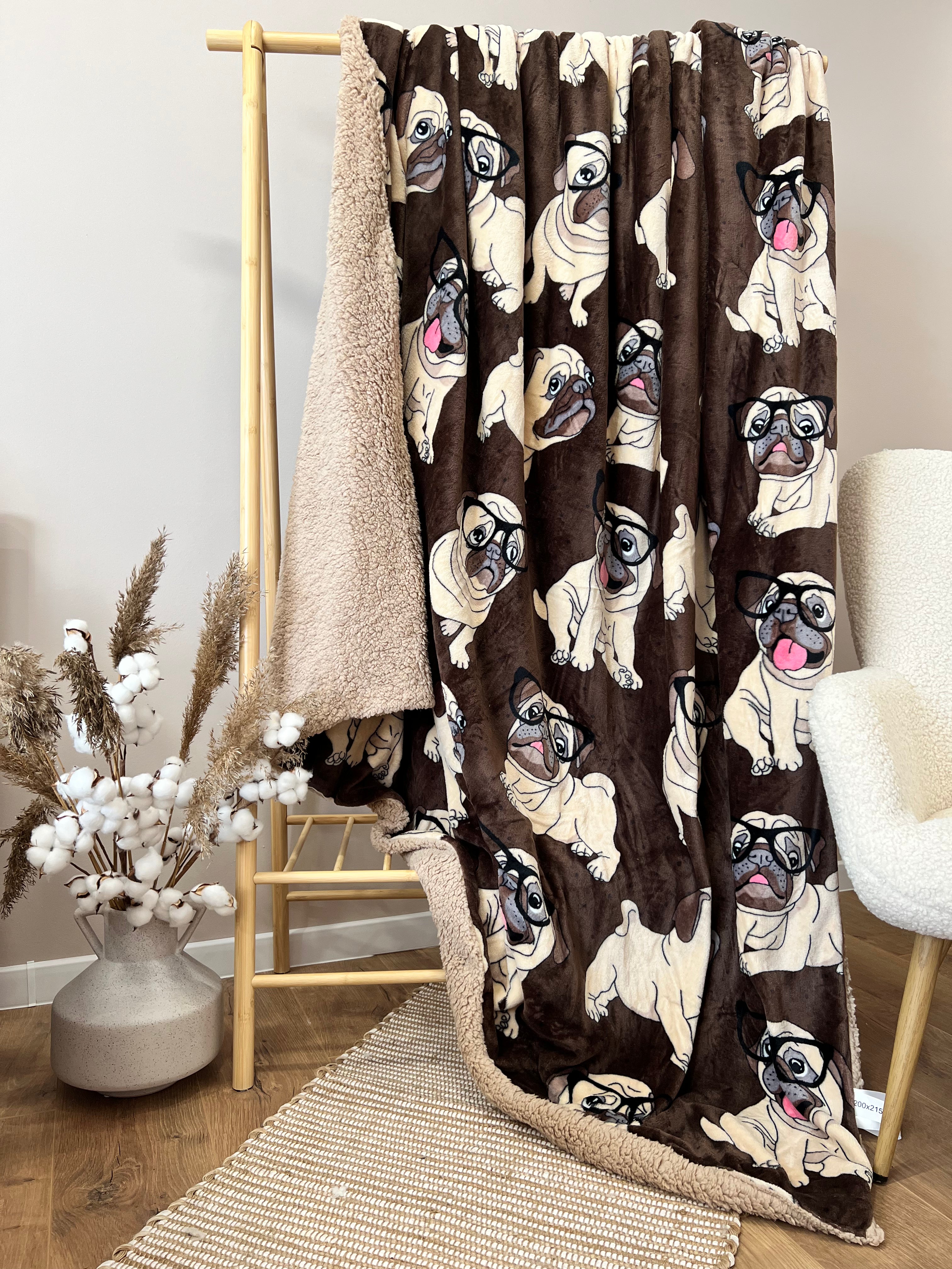 SoftNature плед Velour bedspread with a pug pattern