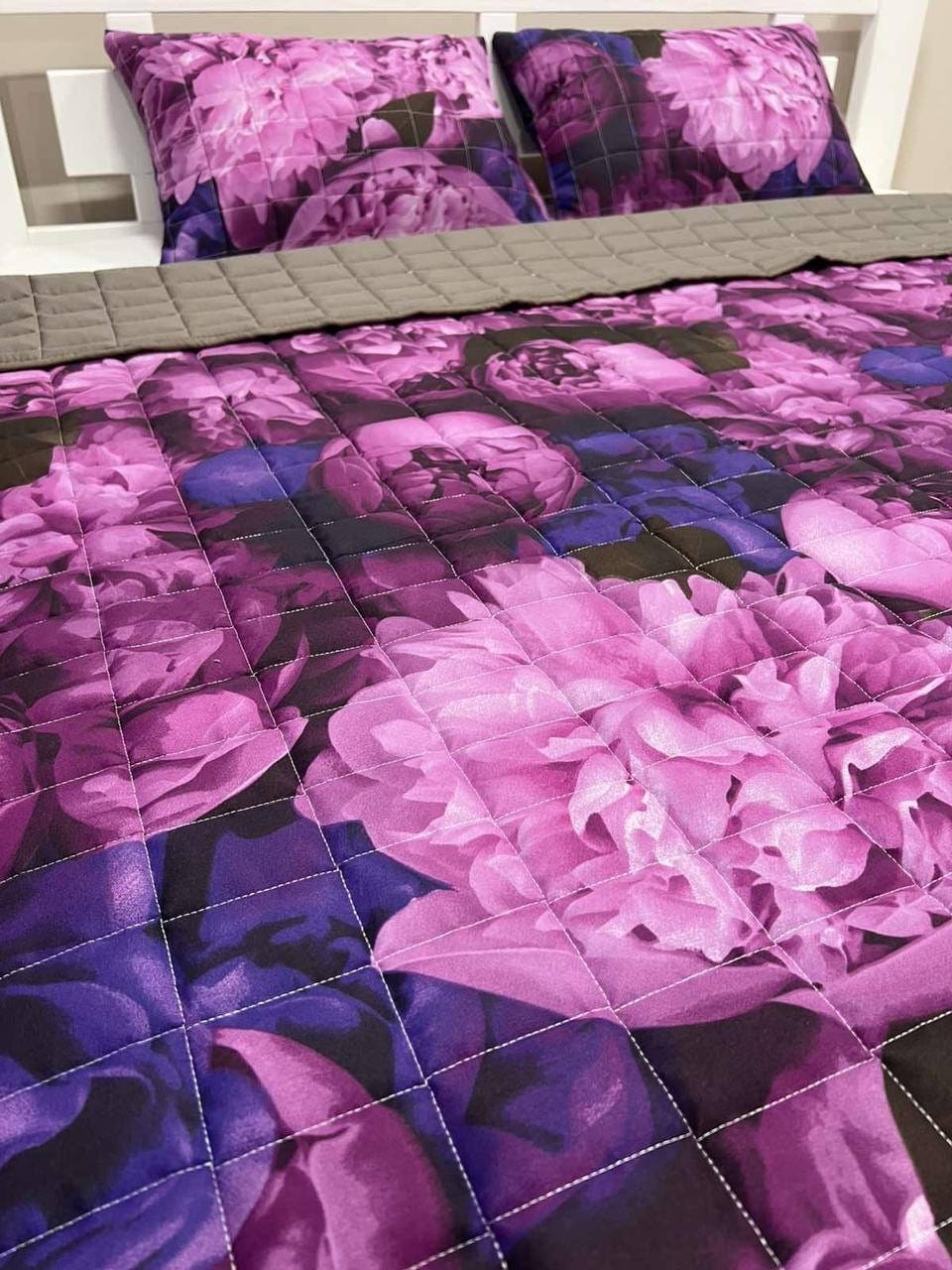 SoftNature 155*220 Bedspread with peony patterned pillows