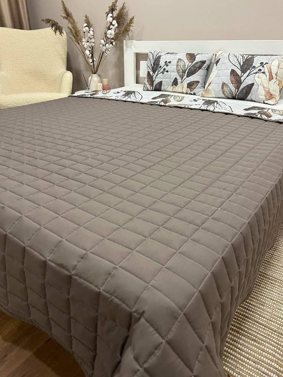 SoftNature Bedspread with pillows with magnolia flower pattern