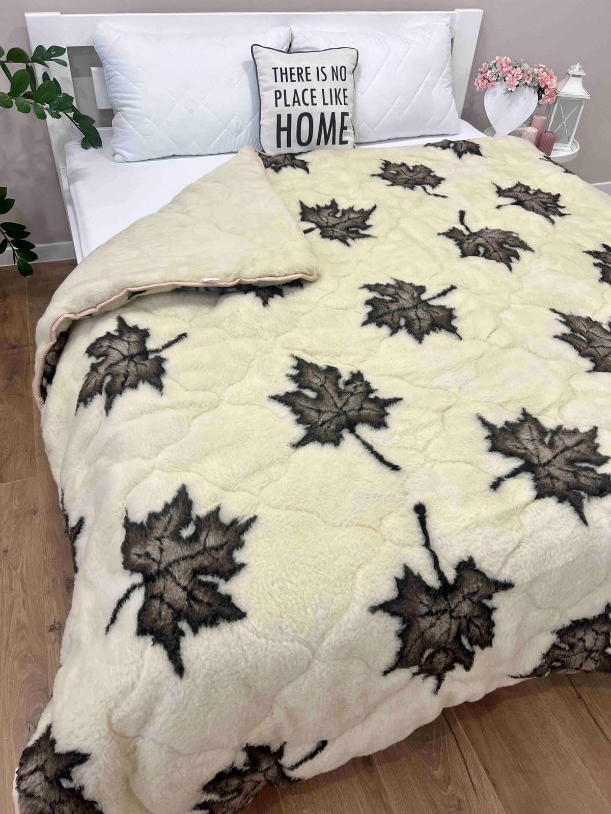 SoftNature 155*220 Quilt with maple leaf pattern