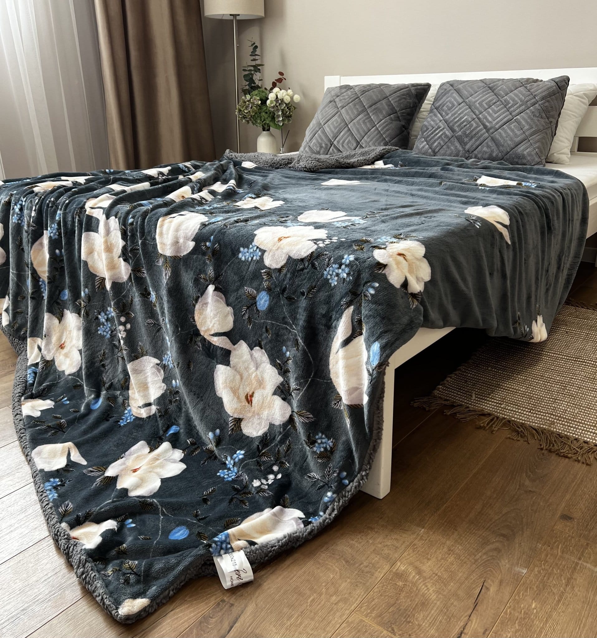 SoftNature плед 155*220 Velour bedspread with a magnolia pattern
