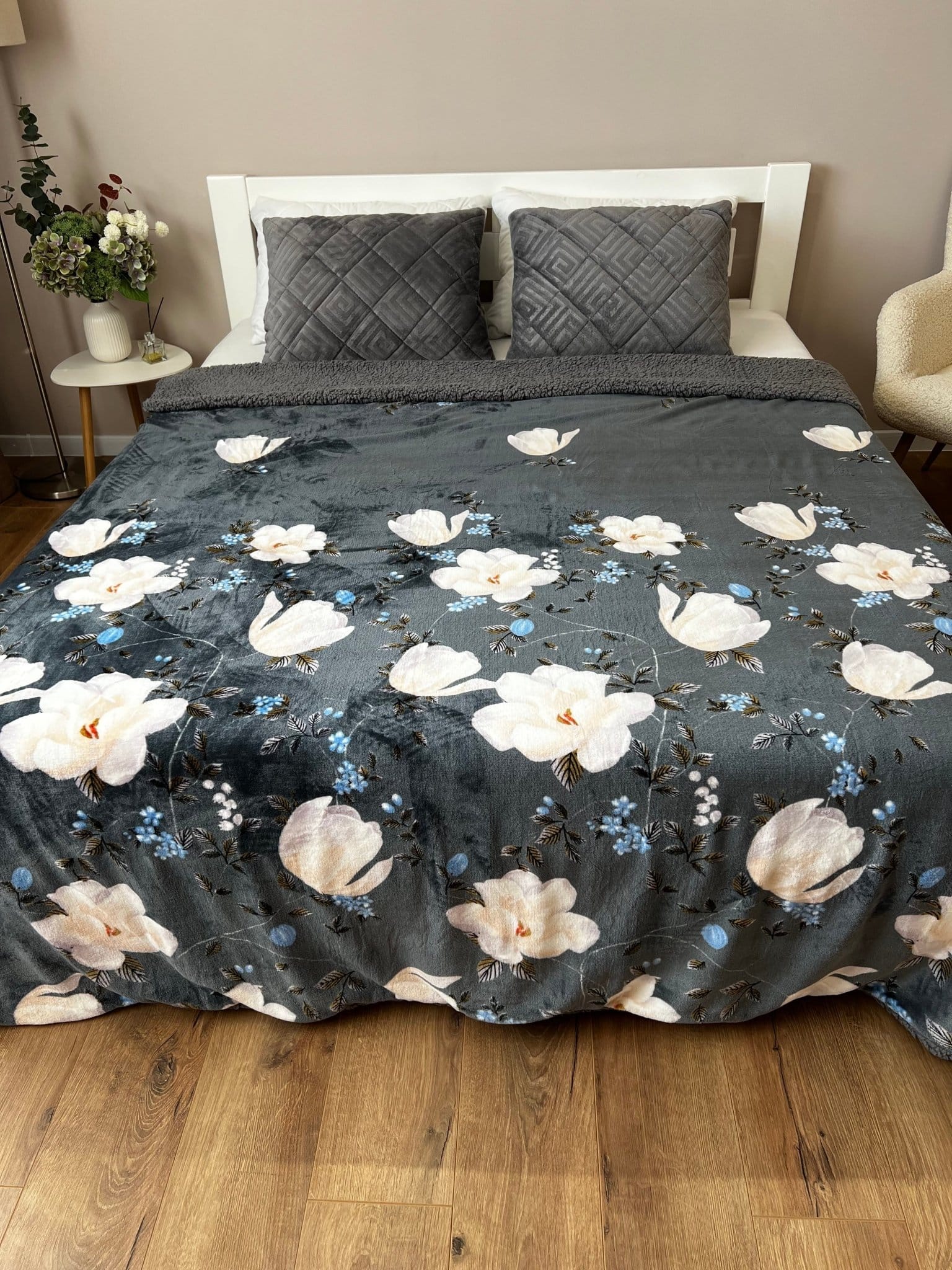 SoftNature плед Velour bedspread with a magnolia pattern