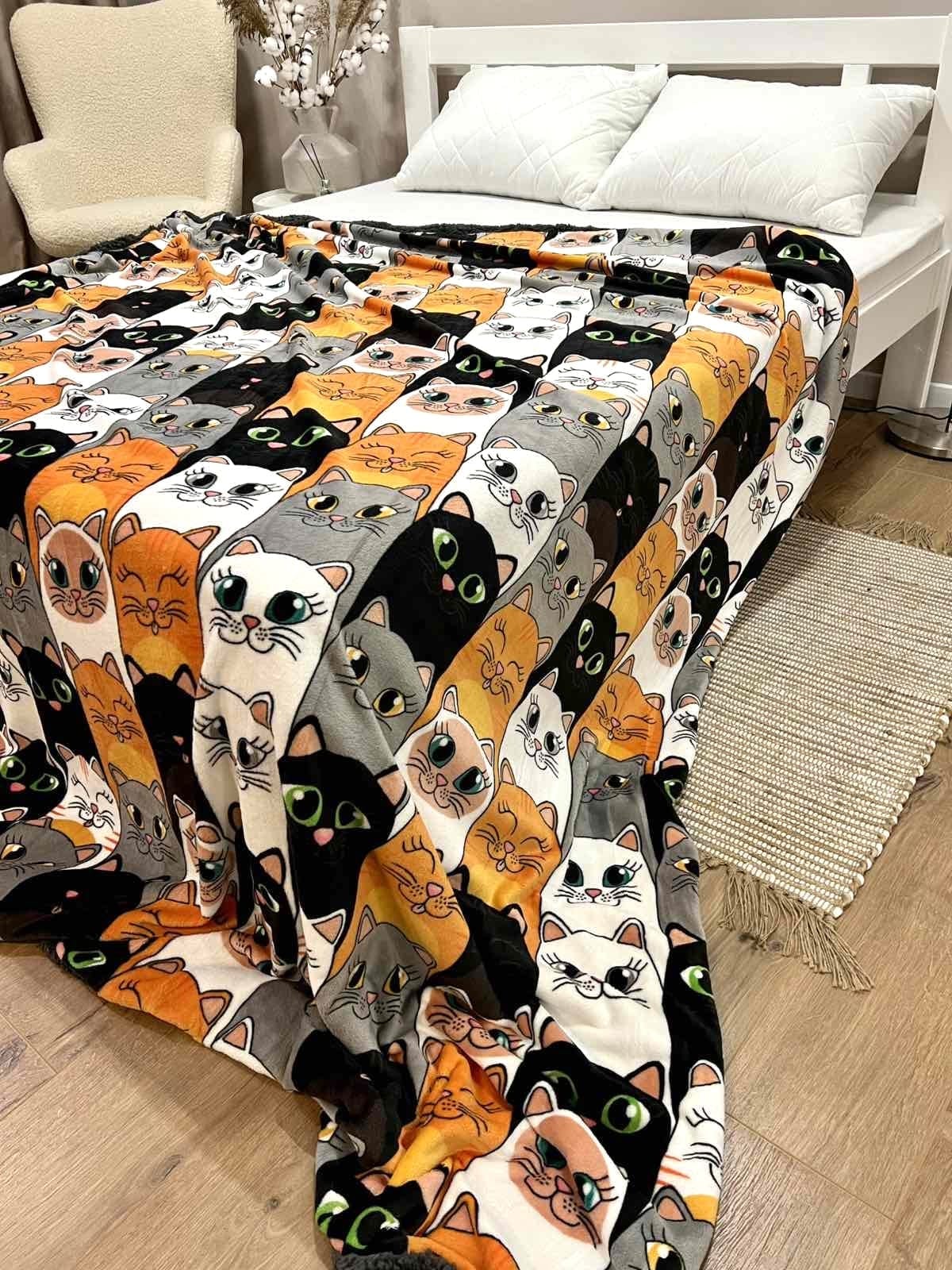 SoftNature плед 155*220 Velour bedspread with a pattern of many black cats