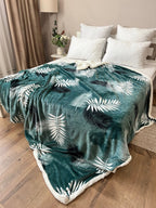 SoftNature плед 155*220 Velour bedspread with an emerald leaf pattern