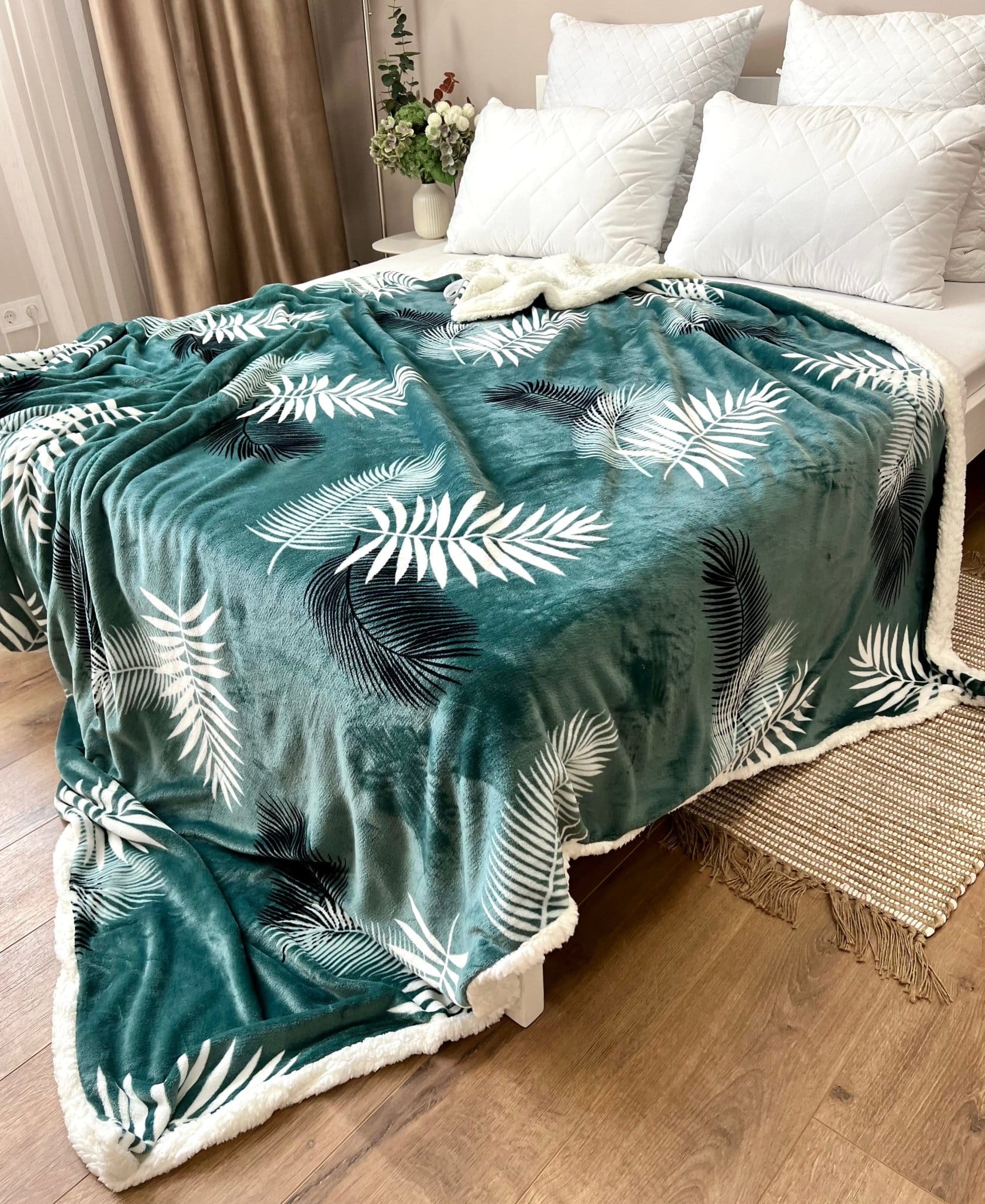 SoftNature плед 200*220 Velour bedspread with an emerald leaf pattern