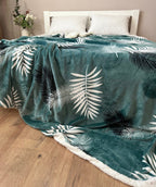 SoftNature плед Velour bedspread with an emerald leaf pattern