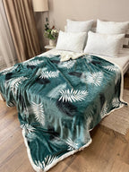 SoftNature плед Velour bedspread with an emerald leaf pattern